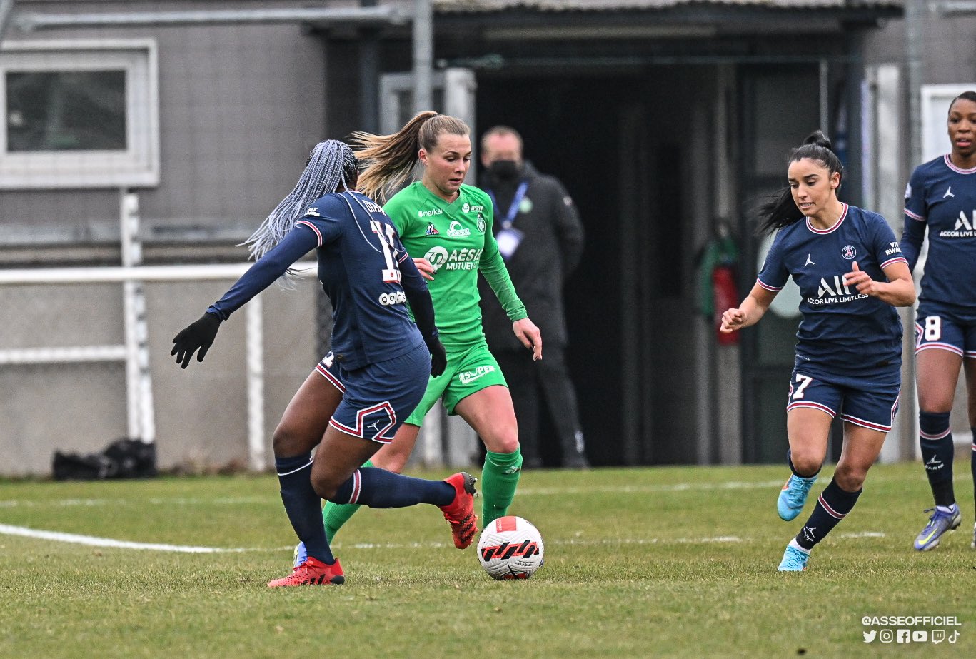 Féminines : défaite logique face au champion en titre !