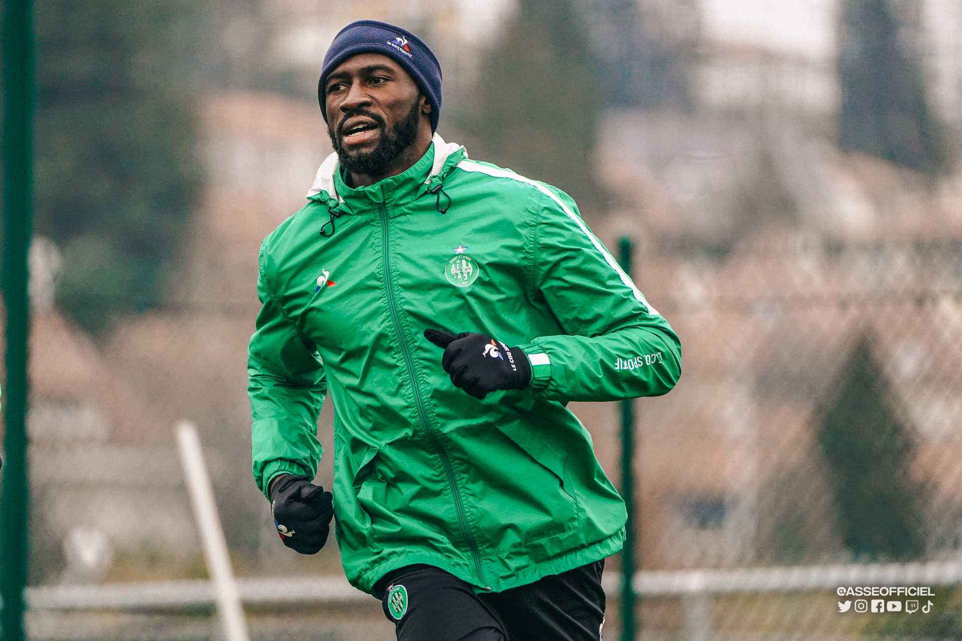 "Monstrueux physiquement, agressif" : Un ancien Vert présente Eliaquim Mangala !