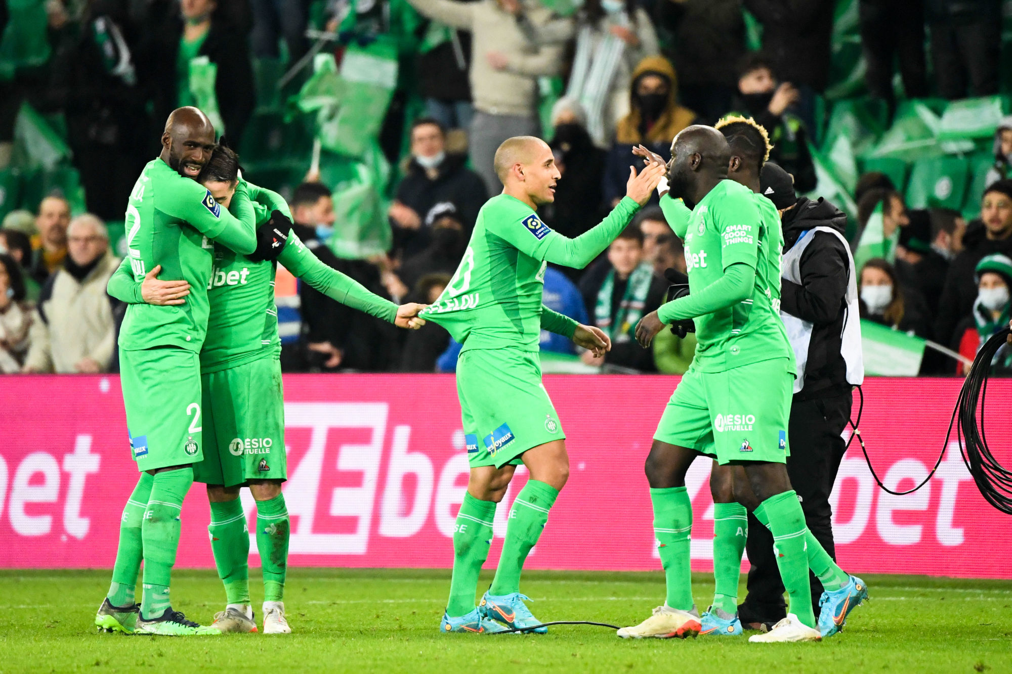 🎬 Les images d’un vestiaire heureux