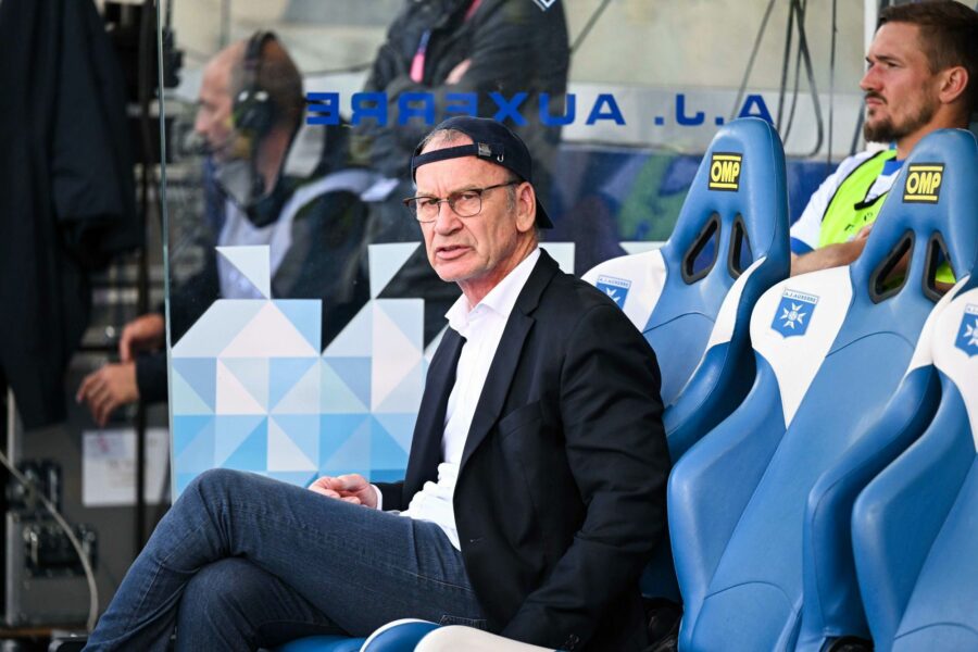 🚨 Trois noms sur une shortlist pour remplacer Batlles !