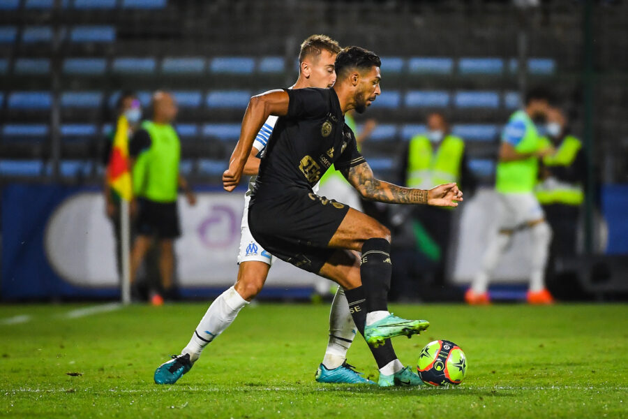💥📺 Denis Bouanga renverse le stade dans un match dingue !