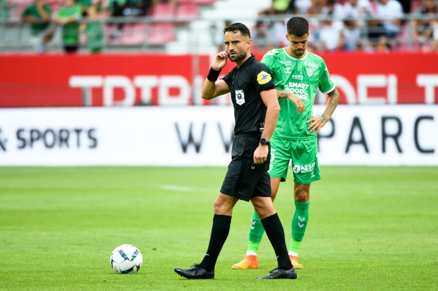 ASSE - Lens : Un jeune arbitre désigné pour ce match attendu !