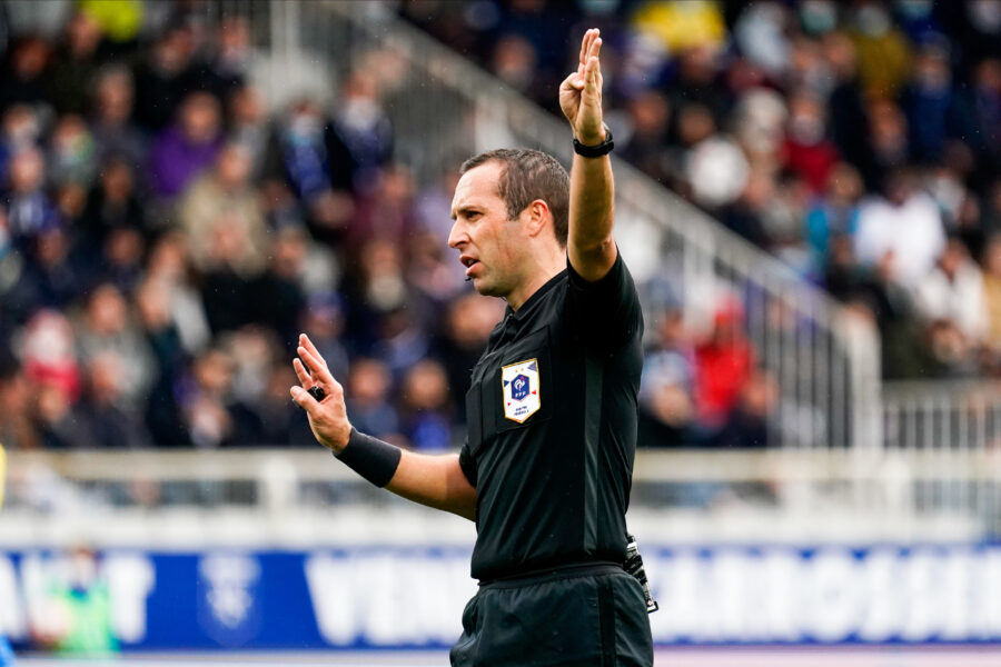🟢🟡 ASSE - PAU : Un arbitre peu connu des Verts au sifflet !