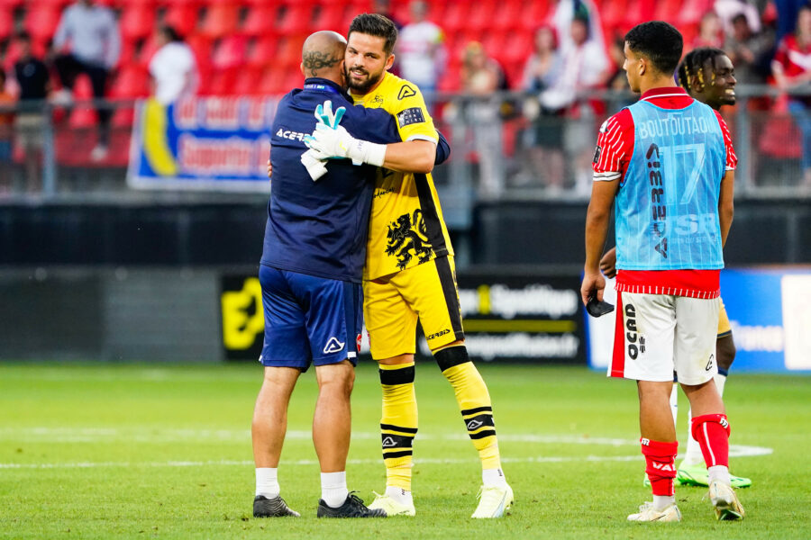 👋 Gautier Larsonneur salue Jérémie Janot qui lui répond