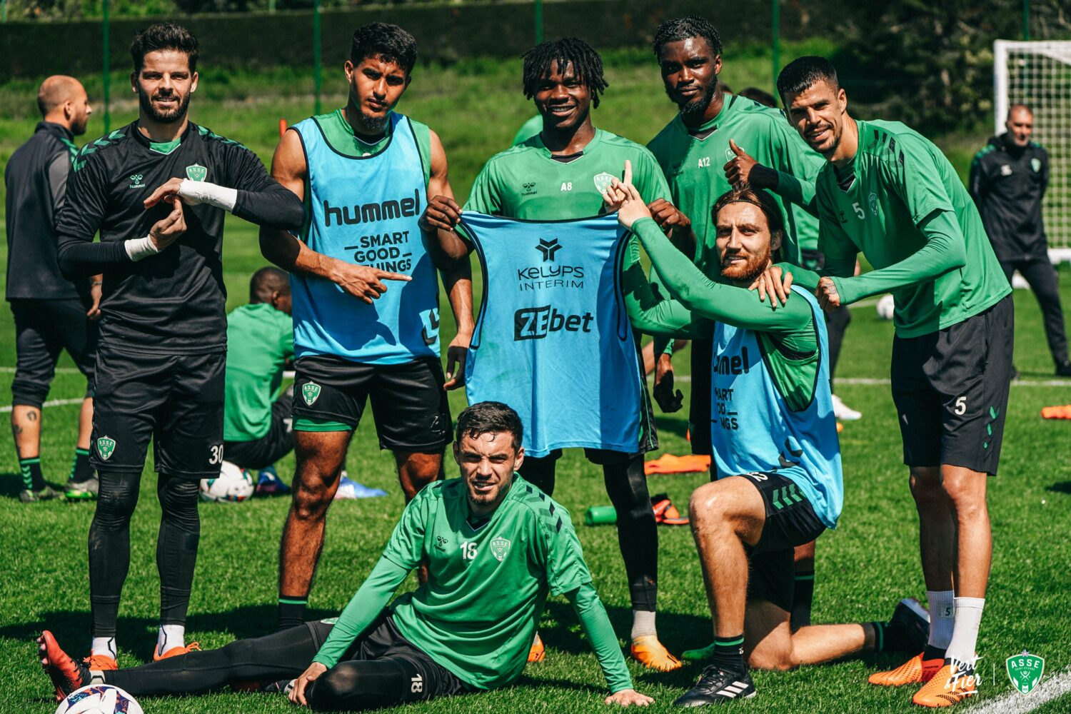 ⚽ Laurent Batlles continue d'intégrer des nouveaux joueurs avec les professionnels