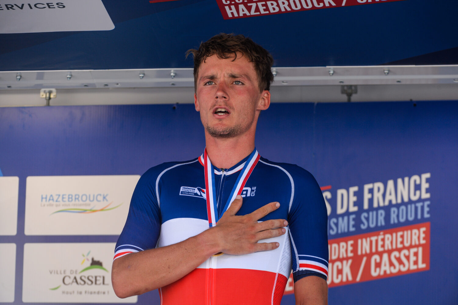 Larsonneur derrière le champion de France sur les routes du Tour ! 🇫🇷