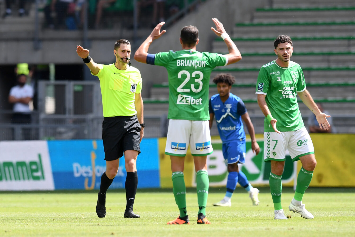 🔵🟢 ESTAC - ASSE : Un arbitre bien connu des Verts au sifflet !