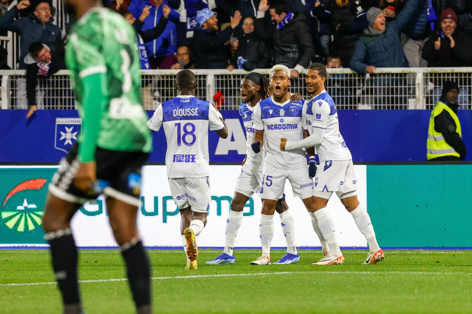 🚨 L'AJA dévore l'ASSE et lui colle une addition salée !