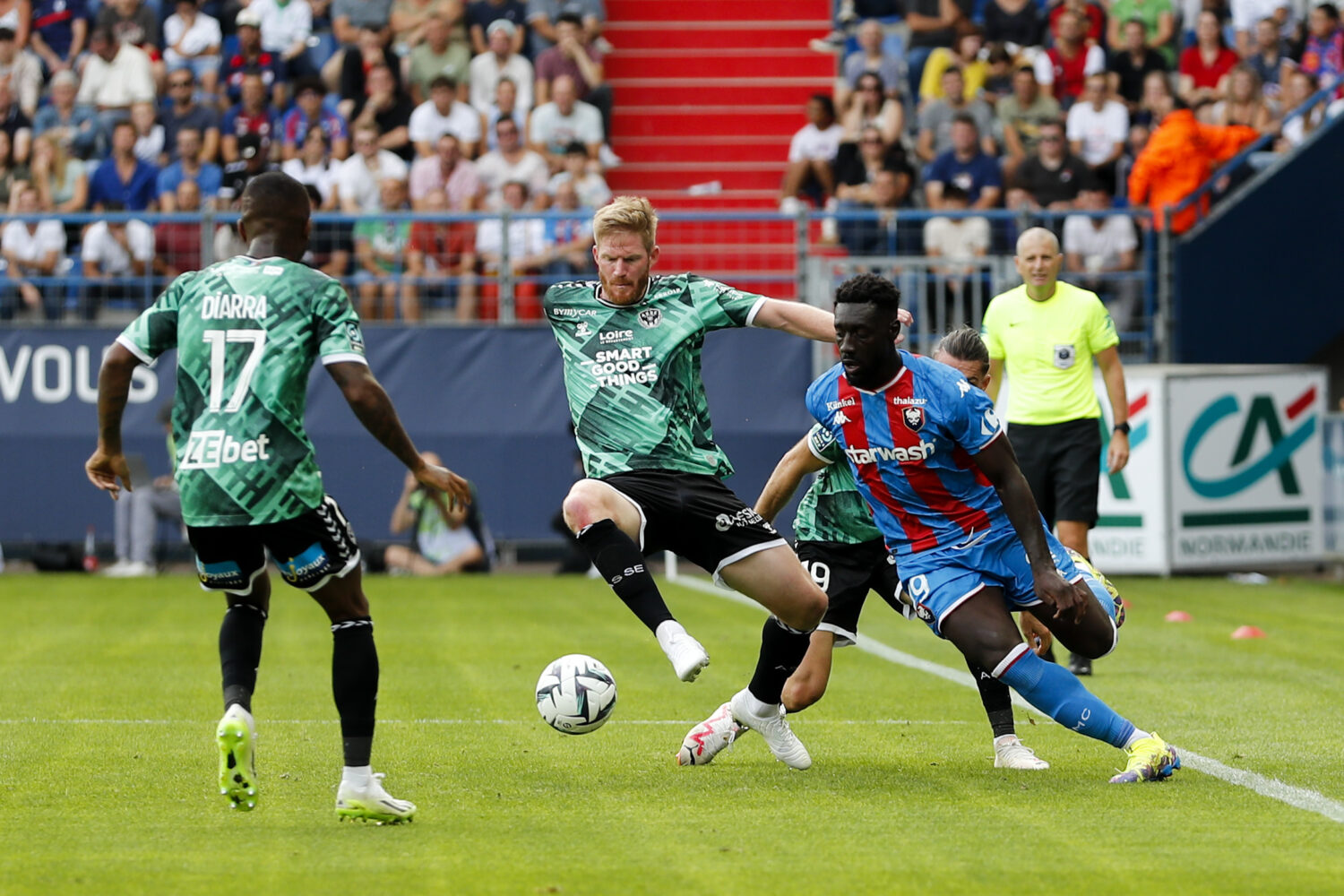 ✈️ Le coach de l'ASSE ouvre la porte à un départ !