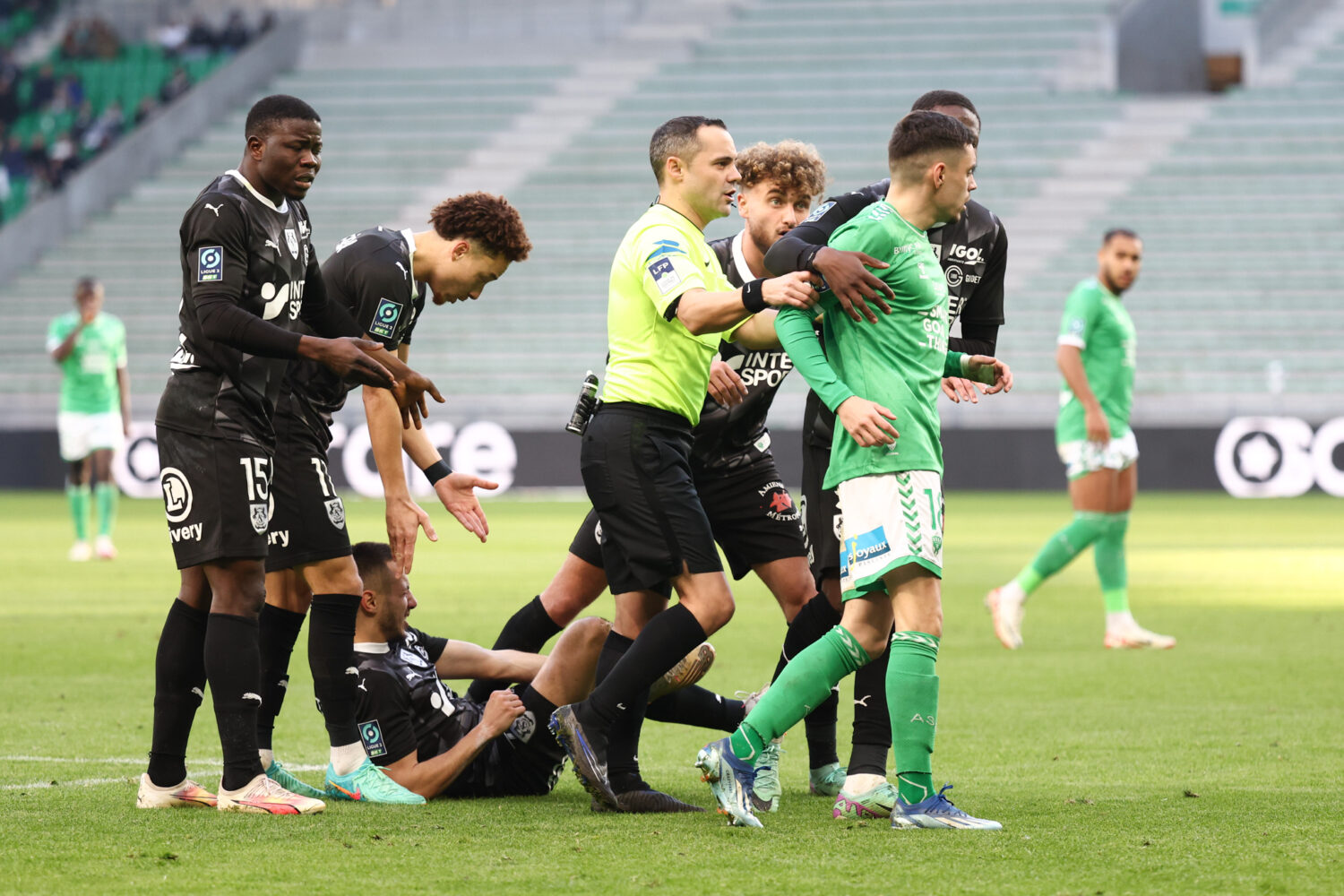 Ligue 2 : Des arbitres plus indulgents ?