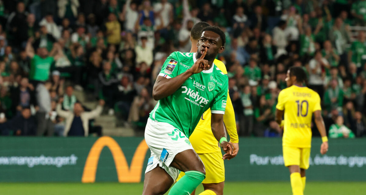 ASSE : Dylan Batubinsika trollé après sa célébration lunaire